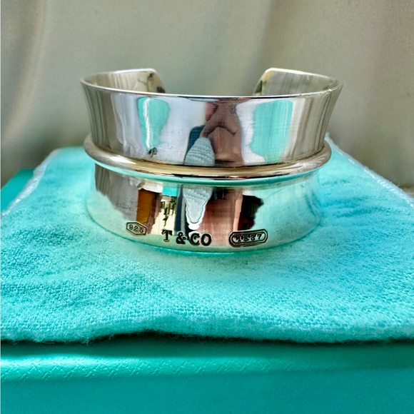 Tiffany Open Hinged 1837 Bracelet - Picture 4 of 8